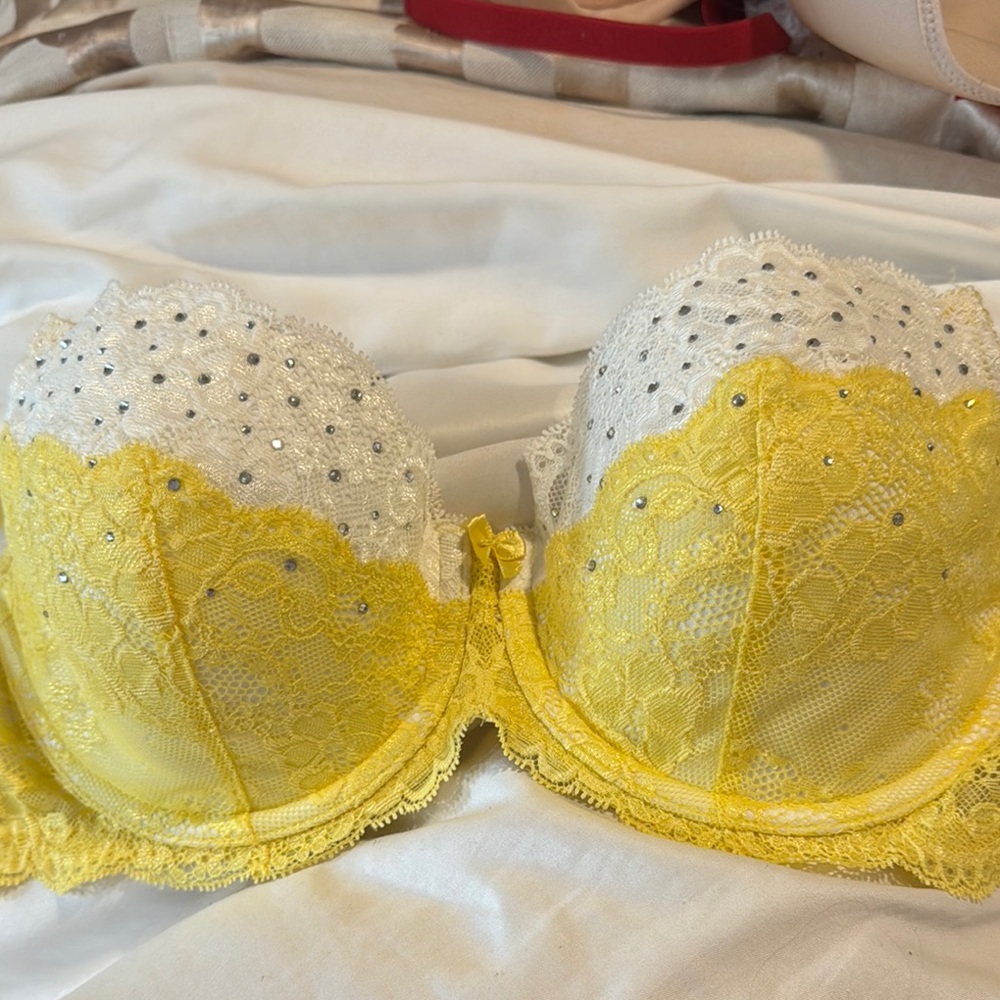 Victoria’s Secret Dream Angels Lined Demi Bra 34D yellow white